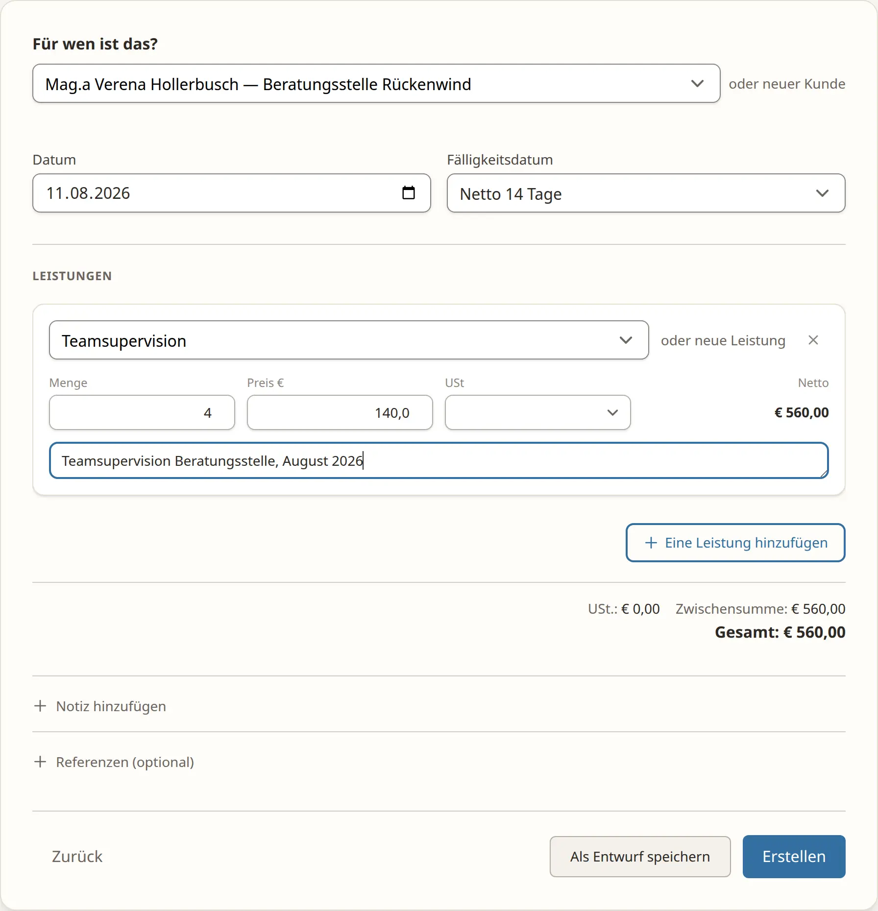 Formular für eine neue Honorarnote: Kund:in und Leistung gewählt, USt und Summen automatisch berechnet